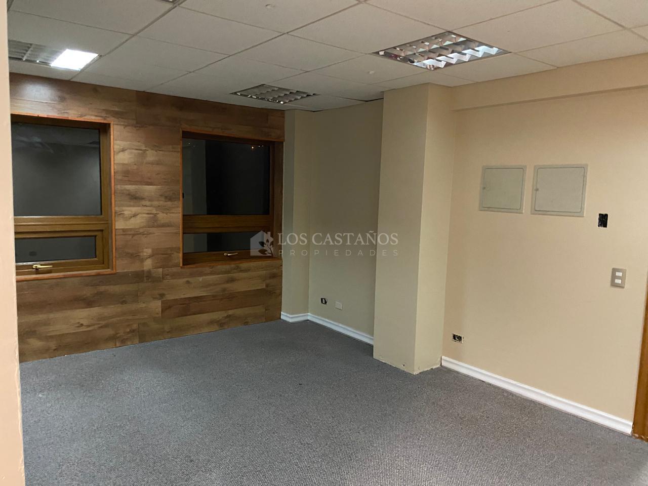 ARRIENDO OFICINA  805 DE 50 M2 3 PRIVADOS EDIFICIO TORRES DEL PUERTO