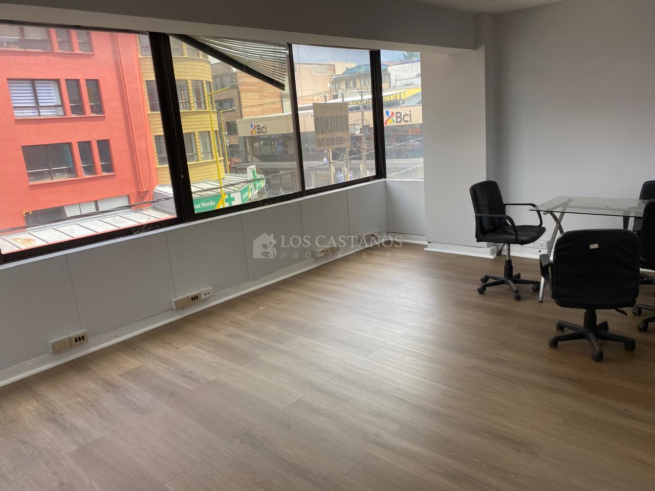 ARRIENDO OFICINA 92 M2 PLANTA ABIERTA  EDIFICIO PEDRO MONTT 