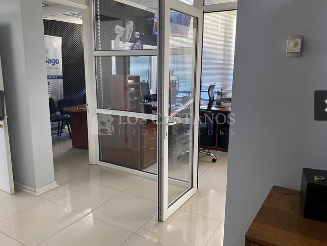ARRIENDO OFICINA 57 M2 /  4 PRIVADOS/ 2 BAÑOS CENTRO DE PTO. MONTT