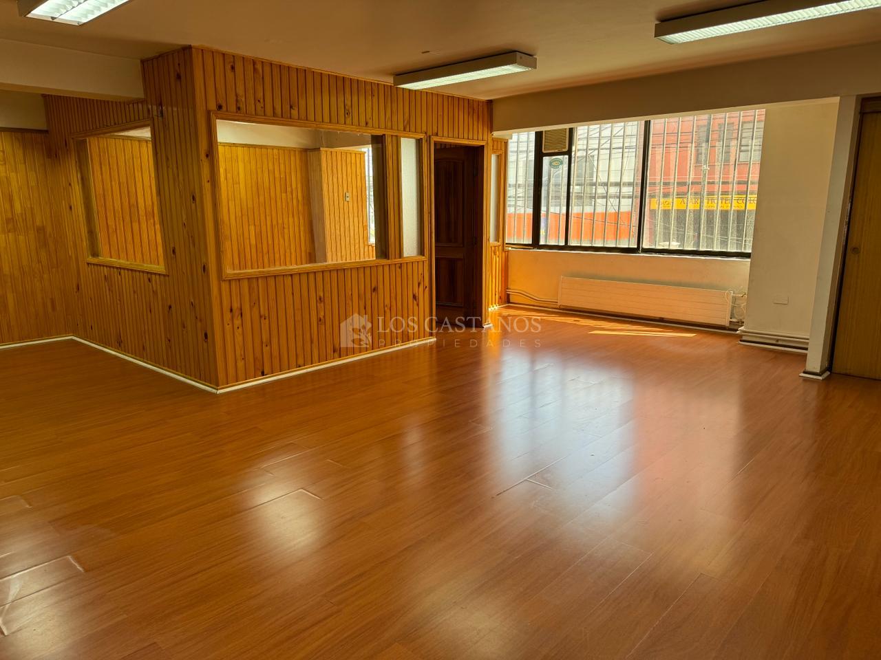 OFICINA N° 201 / 1 PRIVADO 2 BAÑOS EDIFICIO PEDRO MONTT